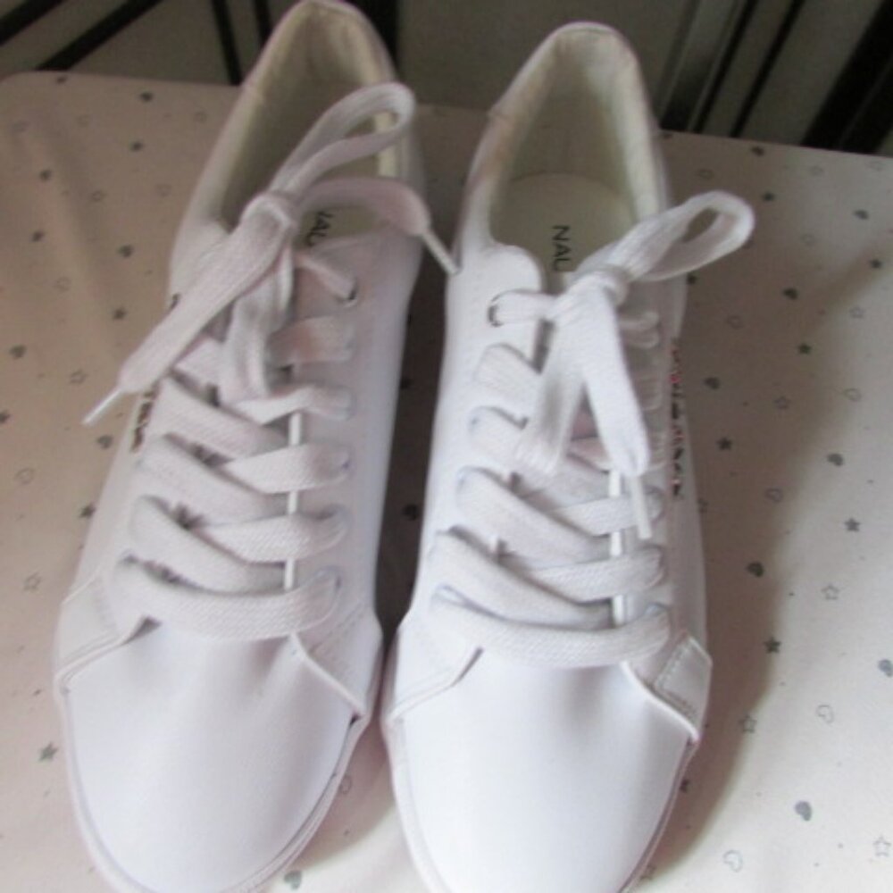 Nautica Antique White laced sneakers size 8 (women)